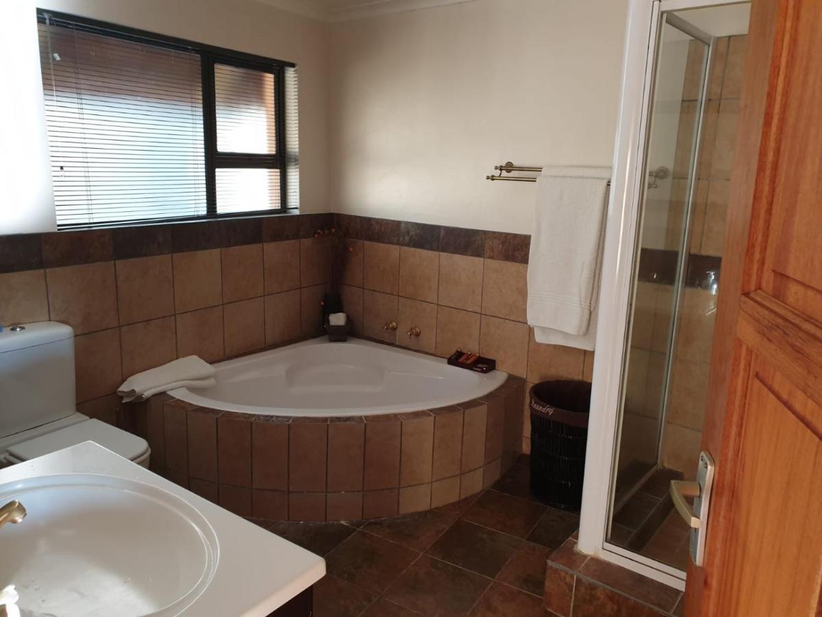 Wag N Bietjie Bush Lodge Heuningneskloof Eksteriør billede