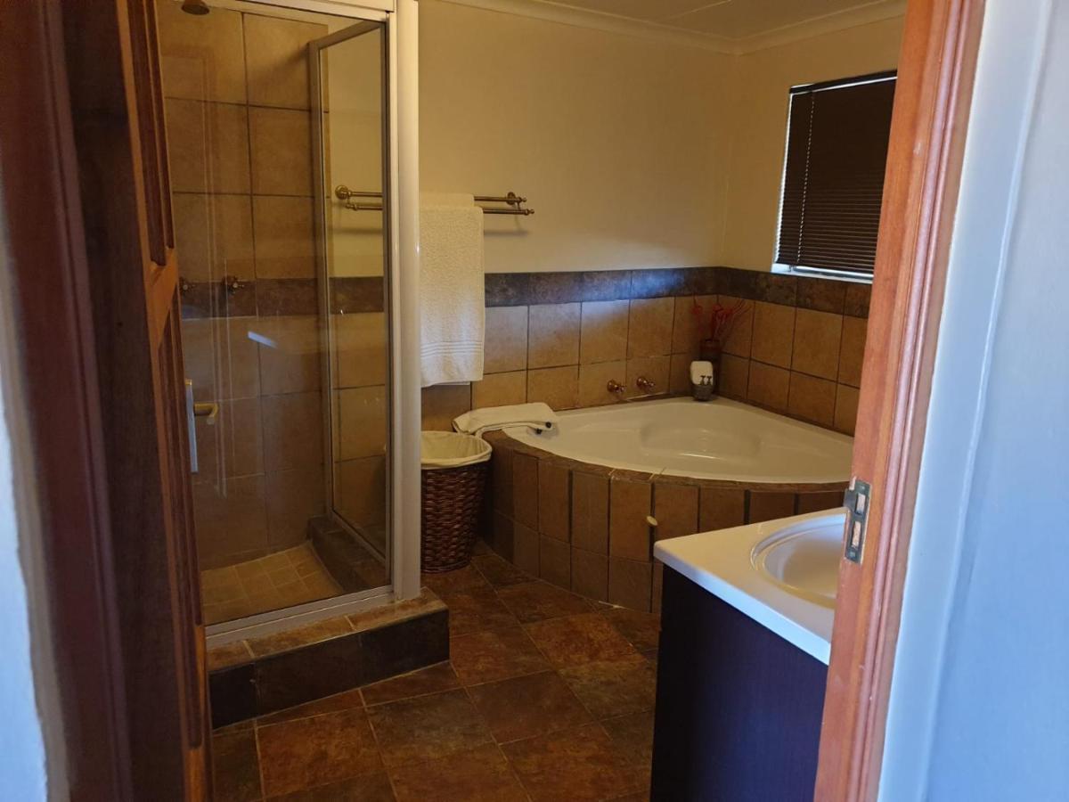 Wag N Bietjie Bush Lodge Heuningneskloof Eksteriør billede